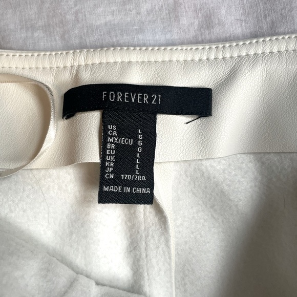 White Pleather Skort sz LRG - Picture 2 of 5